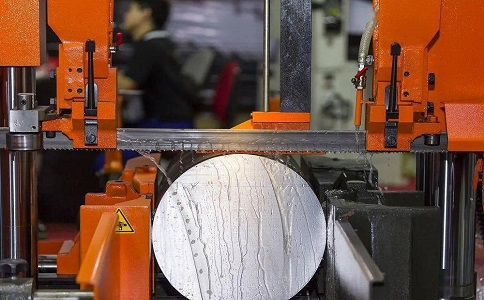 鄂城立式金属带锯床切削出现跑带故障解决方法！